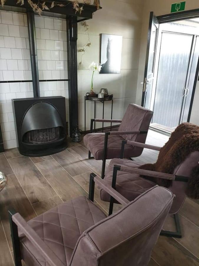 Westendorp Luxe Gastenkamer Met Living En Keuken Bij Friezen Paarden Stal Pellendijk المظهر الخارجي الصورة