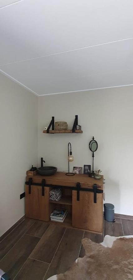 Westendorp Luxe Gastenkamer Met Living En Keuken Bij Friezen Paarden Stal Pellendijk المظهر الخارجي الصورة
